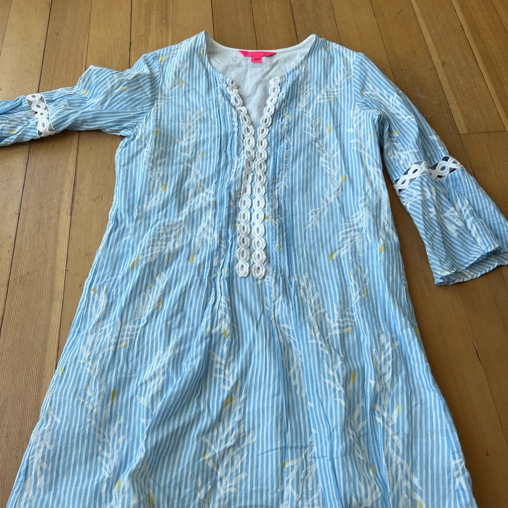 Gently used Lilly tunic dress. Hand washed- always laid flat to dry.